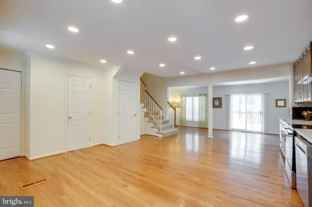 $2,950 | 5772 Crownleigh Court, Burke, VA 22015