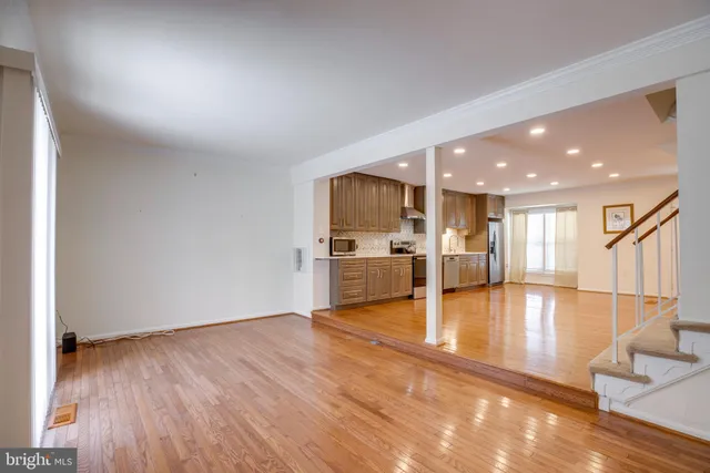 $2,950 | 5772 Crownleigh Court, Burke, VA 22015