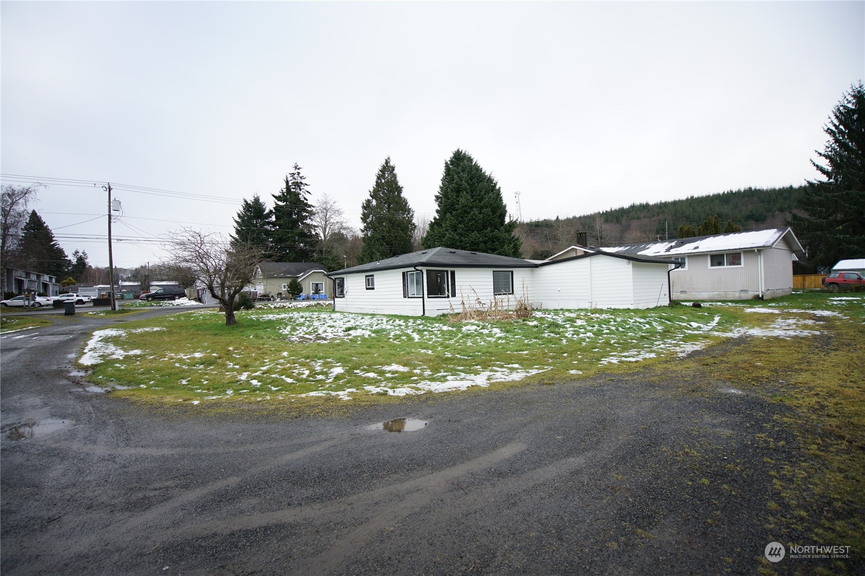 1911 Harding Road Aberdeen, WA 98520 - Photo 2 of 24