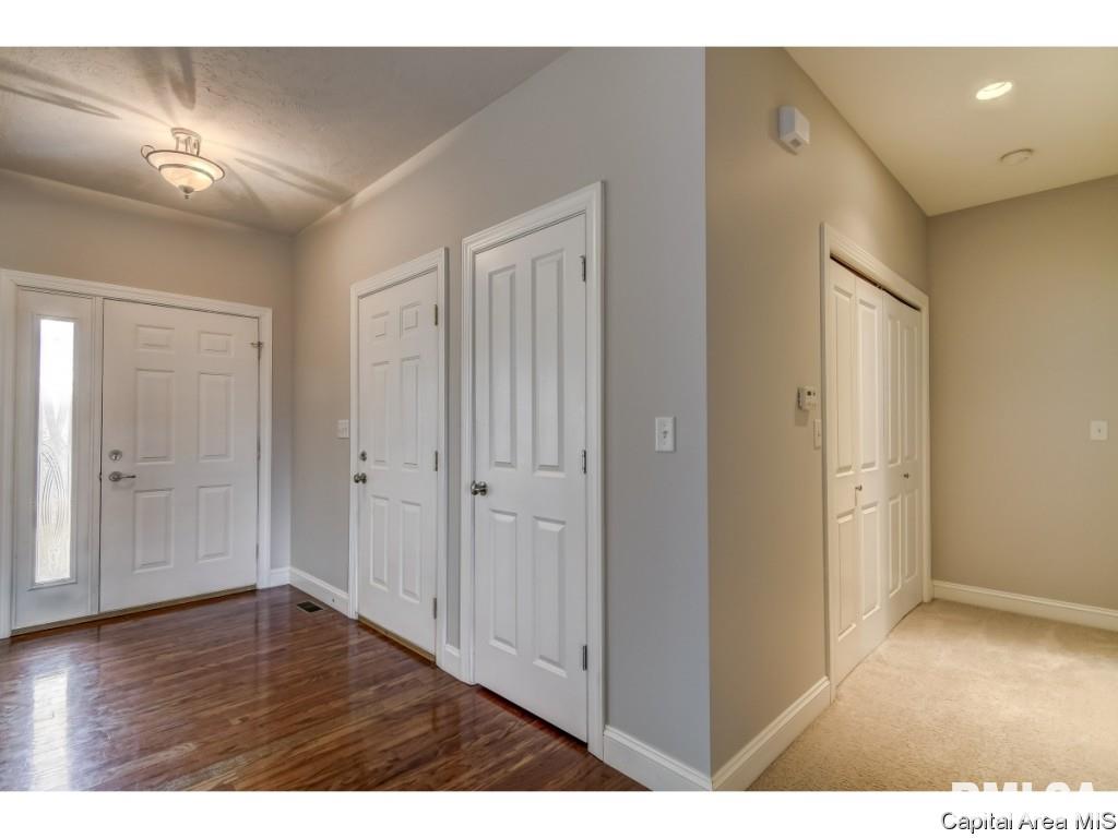 446 Elle Court Springfield, IL 62711 - Photo 3 of 28