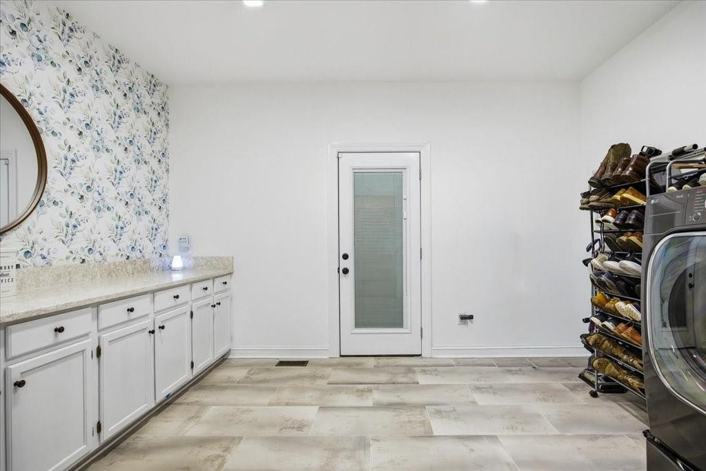 397 Thomas Road Dallas, GA 30132 - Photo 32 of 108 a view of a entryway with wooden floor