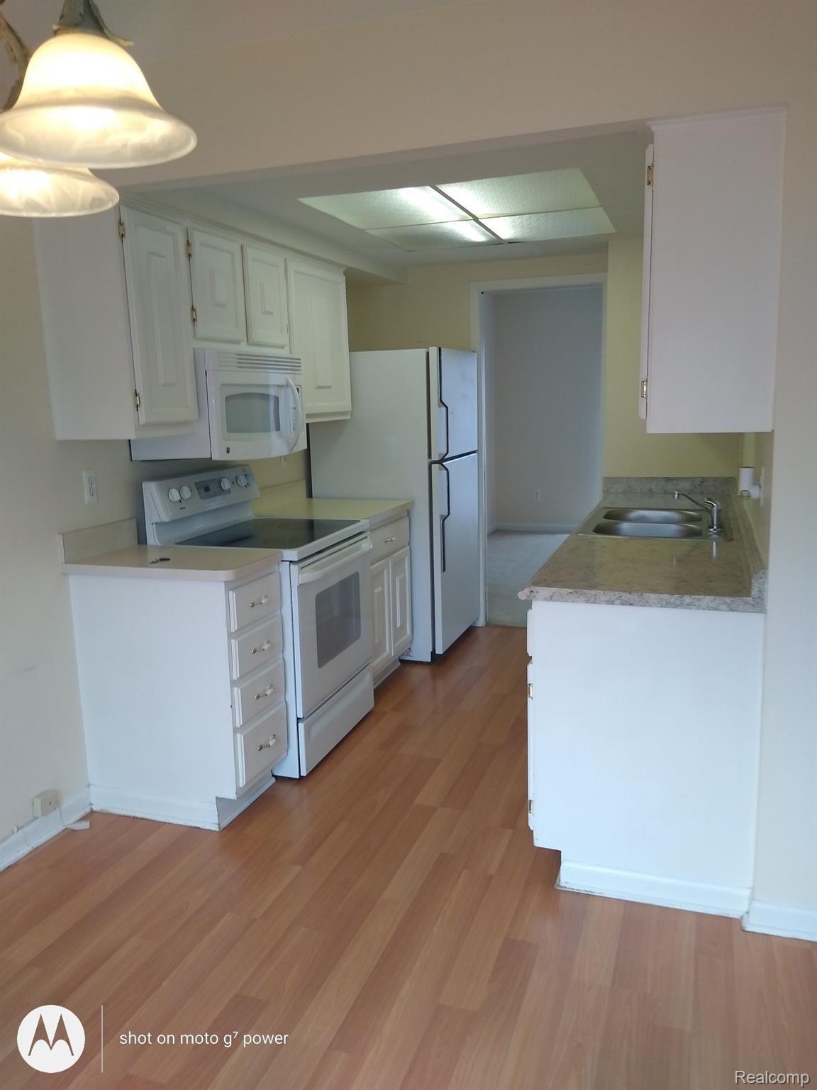 617 Oakbrook West Rochester, MI 48307 - Photo 20 of 24 IMG_7935.JPG