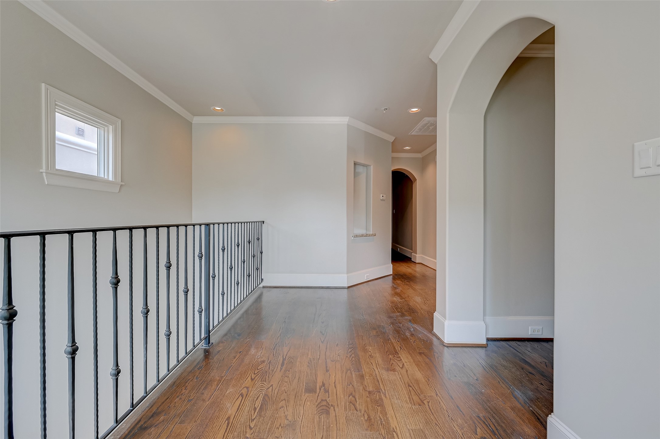 7619 Pine Ridge Terrace Road Houston, TX 77081 - Photo 13 of 32 a view of a hallway with wooden floor and a bathroom