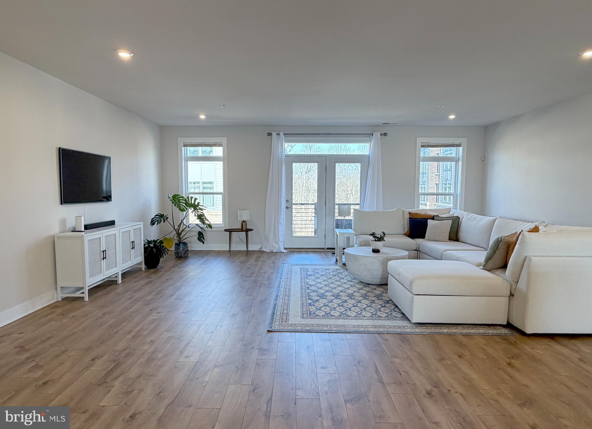 1682 Bandit Loop, Unit 14B Reston, VA 20190 - Photo 4 of 44 Living Room