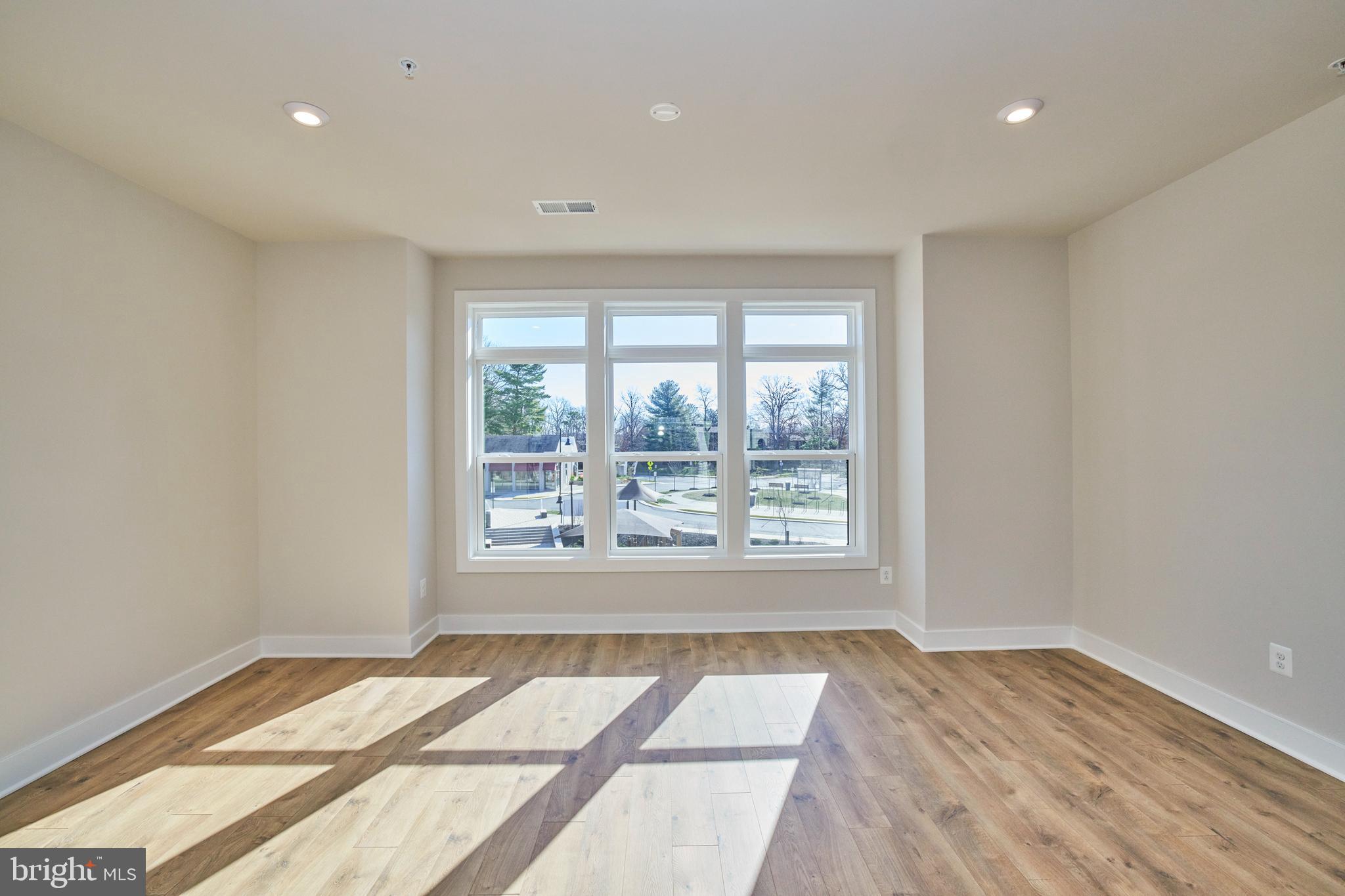 1682 Bandit Loop, Unit 14B Reston, VA 20190 - Photo 8 of 44 Dining Room