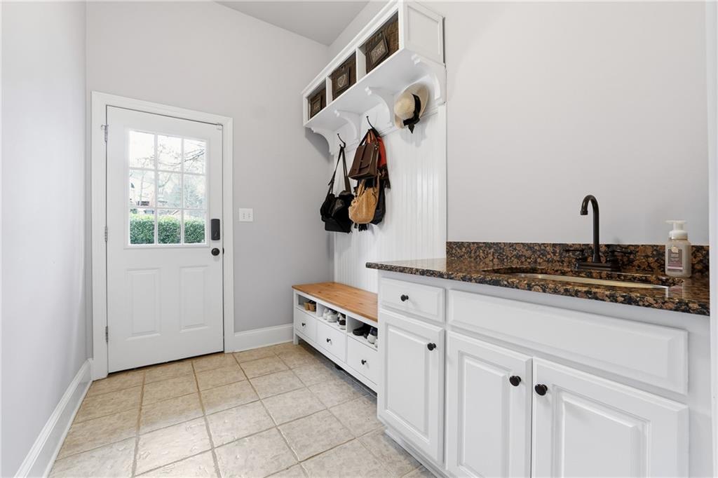 9885 Nature Mill Road Johns Creek, GA 30022 - Photo 21 of 78