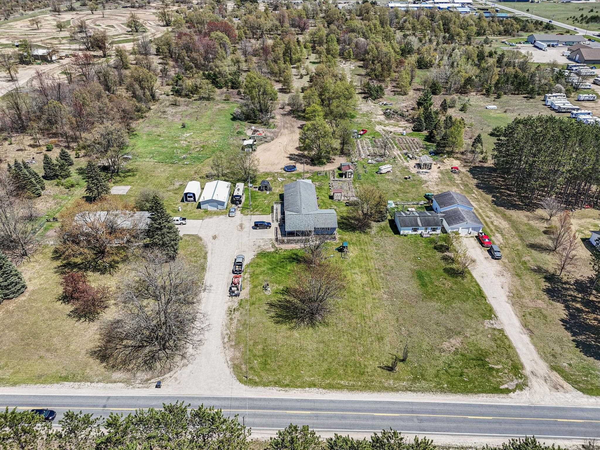 3821 South 39 Road Cadillac, MI 49601 - Photo 8 of 59 1945342-3e6d8802-23f8-47b0-9952-32522baf1f9c.JPG