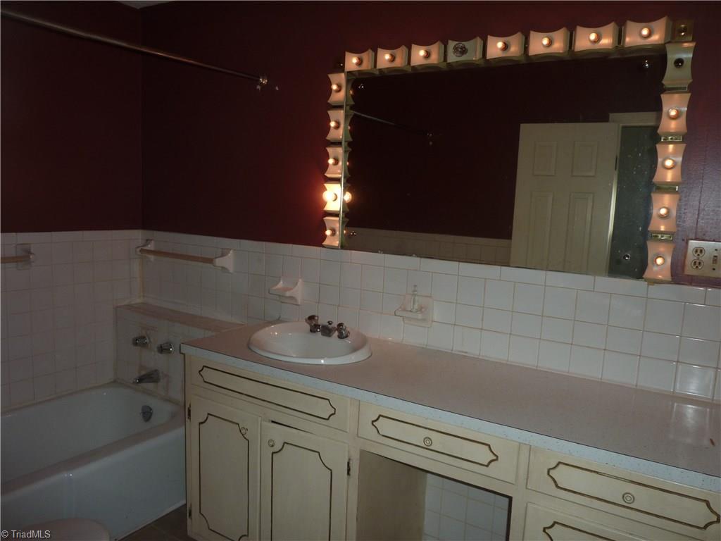 910 Hickory Chapel Road High Point, NC 27260 - Photo 8 of 20 Gallery Image 8