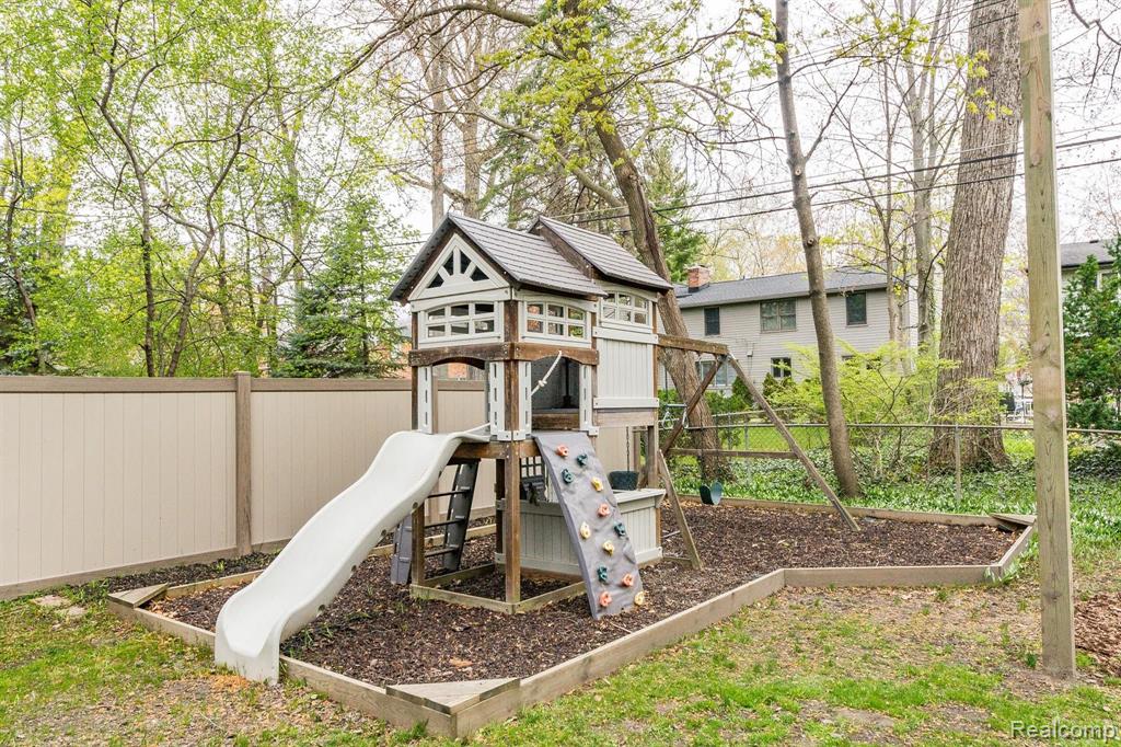 1823 Yorkshire Road Birmingham, MI 48009 - Photo 26 of 35 Gallery Image 26
