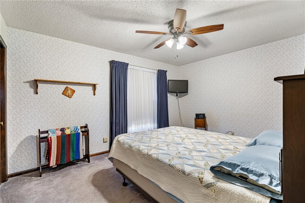 8636 Cedar Niles Road Lenexa, KS 66227 - Photo 15 of 57