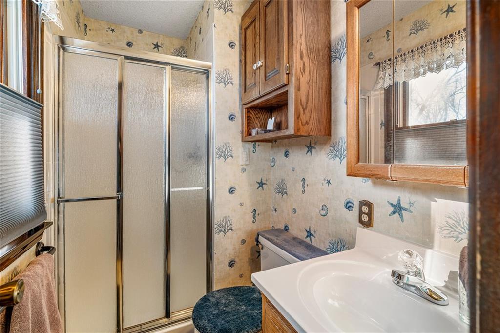 8636 Cedar Niles Road Lenexa, KS 66227 - Photo 18 of 57