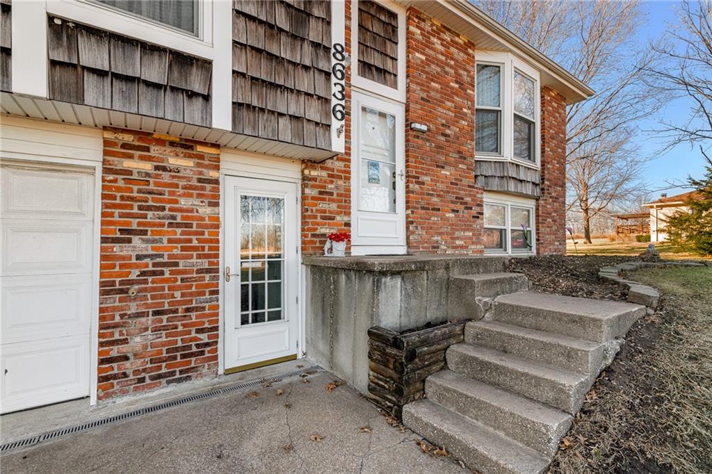 8636 Cedar Niles Road Lenexa, KS 66227 - Photo 2 of 57