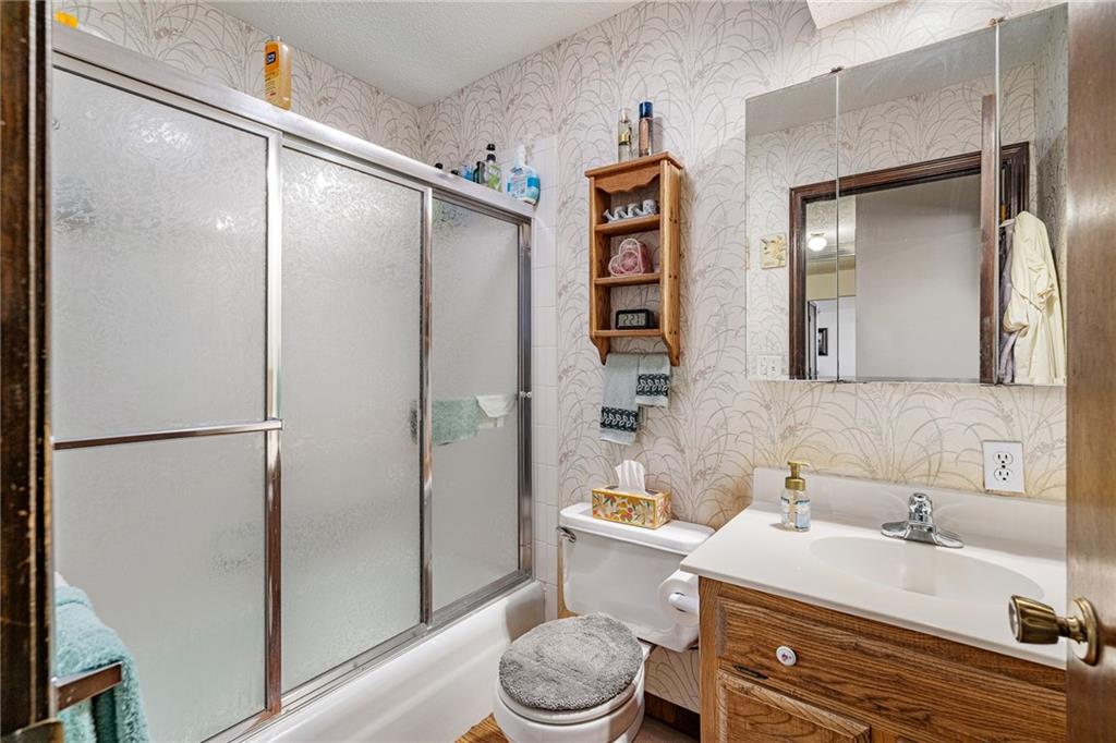 8636 Cedar Niles Road Lenexa, KS 66227 - Photo 23 of 57