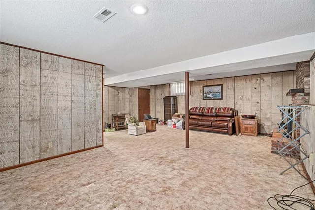 $475,000 | 8636 Cedar Niles Road, Lenexa, KS 66227