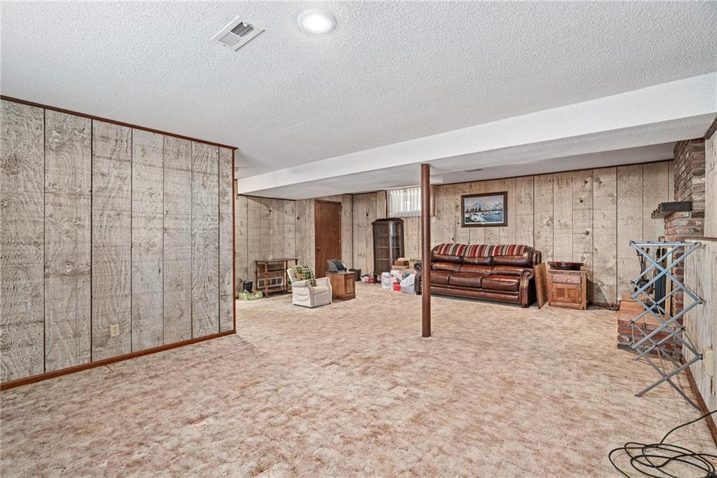 8636 Cedar Niles Road Lenexa, KS 66227 - Photo 26 of 57