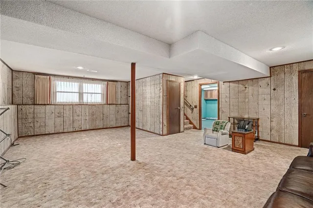 $475,000 | 8636 Cedar Niles Road, Lenexa, KS 66227