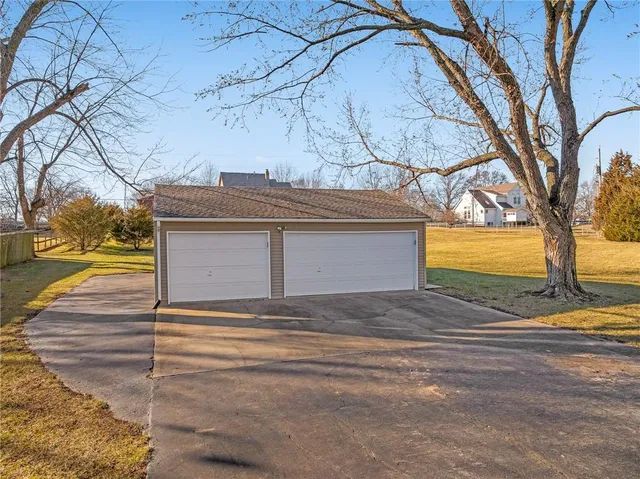 $475,000 | 8636 Cedar Niles Road, Lenexa, KS 66227