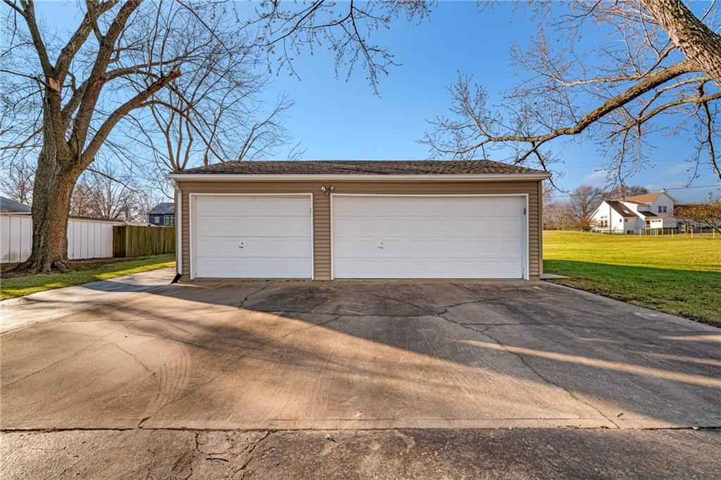 8636 Cedar Niles Road Lenexa, KS 66227 - Photo 42 of 57