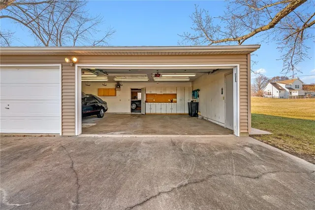 $475,000 | 8636 Cedar Niles Road, Lenexa, KS 66227