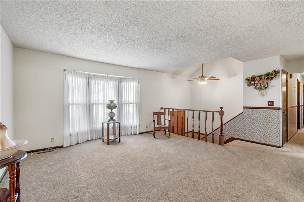 8636 Cedar Niles Road Lenexa, KS 66227 - Photo 5 of 57