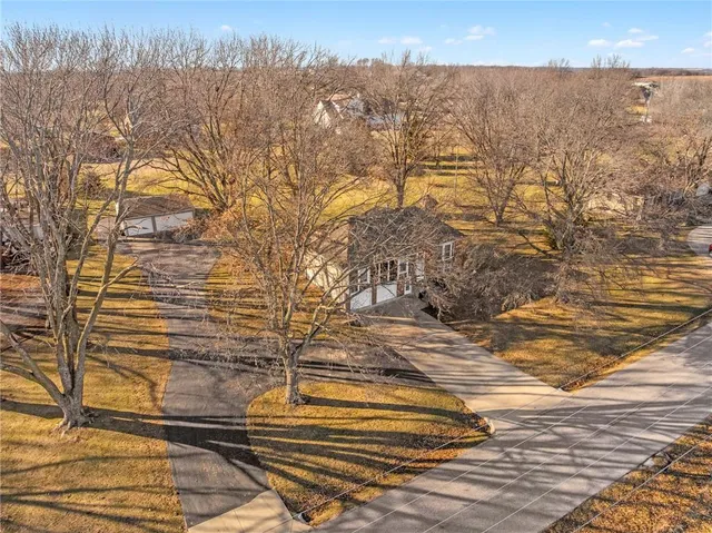 $475,000 | 8636 Cedar Niles Road, Lenexa, KS 66227