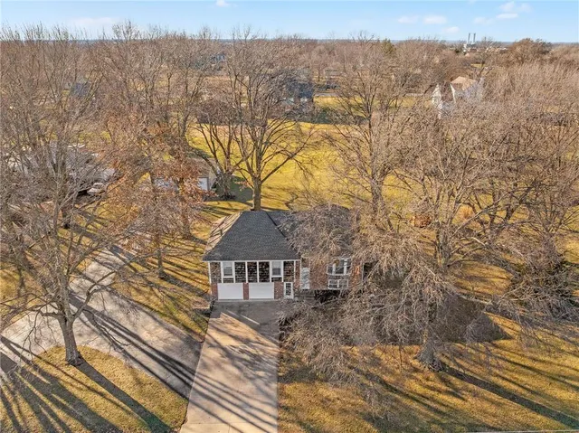 $475,000 | 8636 Cedar Niles Road, Lenexa, KS 66227