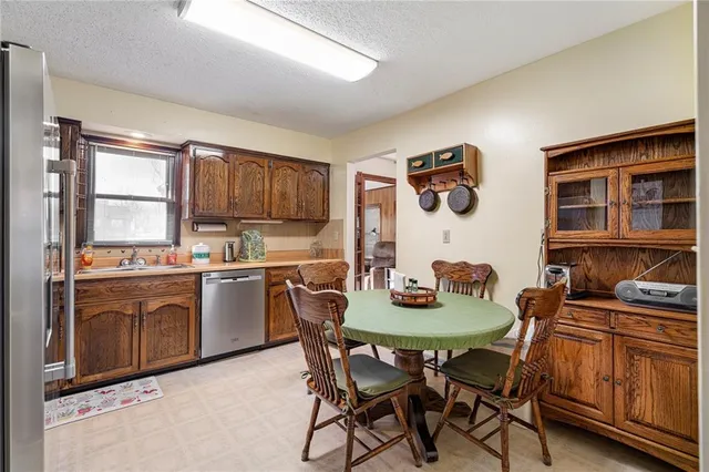 $475,000 | 8636 Cedar Niles Road, Lenexa, KS 66227