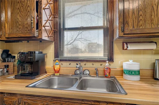 $475,000 | 8636 Cedar Niles Road, Lenexa, KS 66227