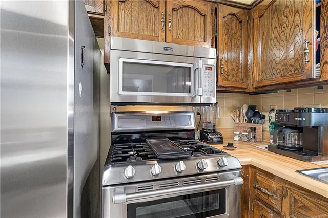 $475,000 | 8636 Cedar Niles Road, Lenexa, KS 66227