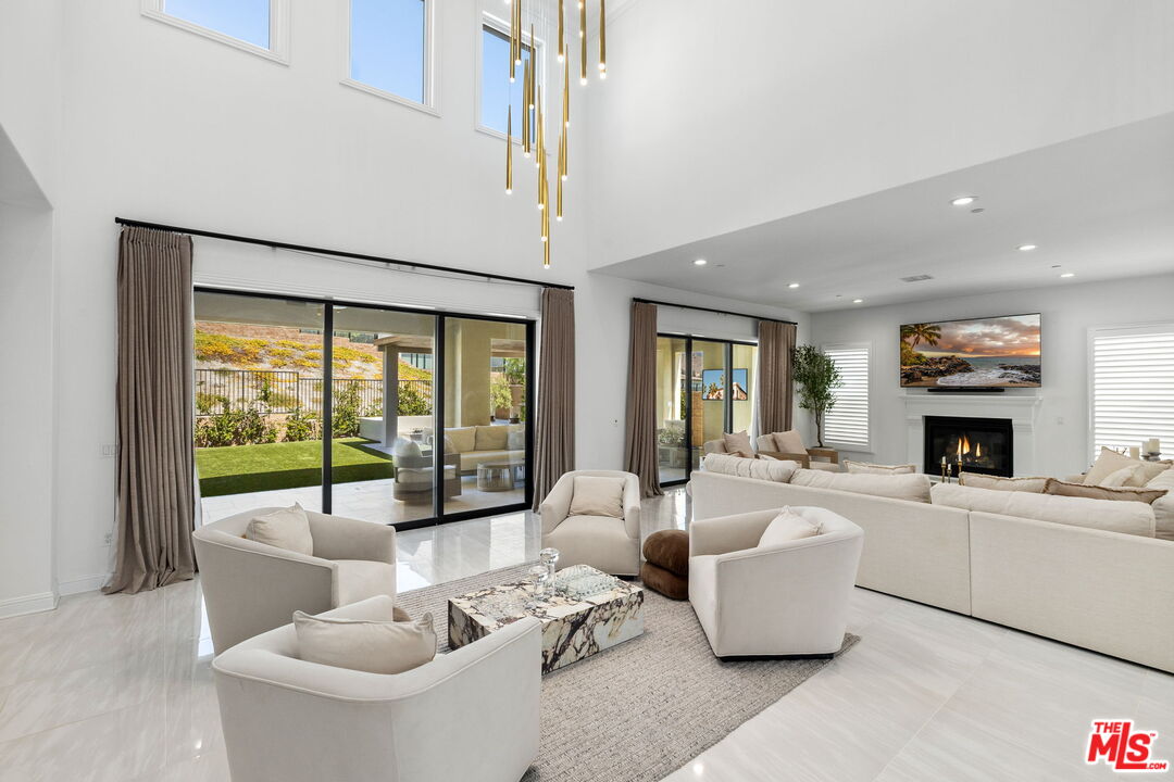 11734 Manchester Way Porter Ranch, CA 91326 - Photo 5 of 55 Gallery Image 5
