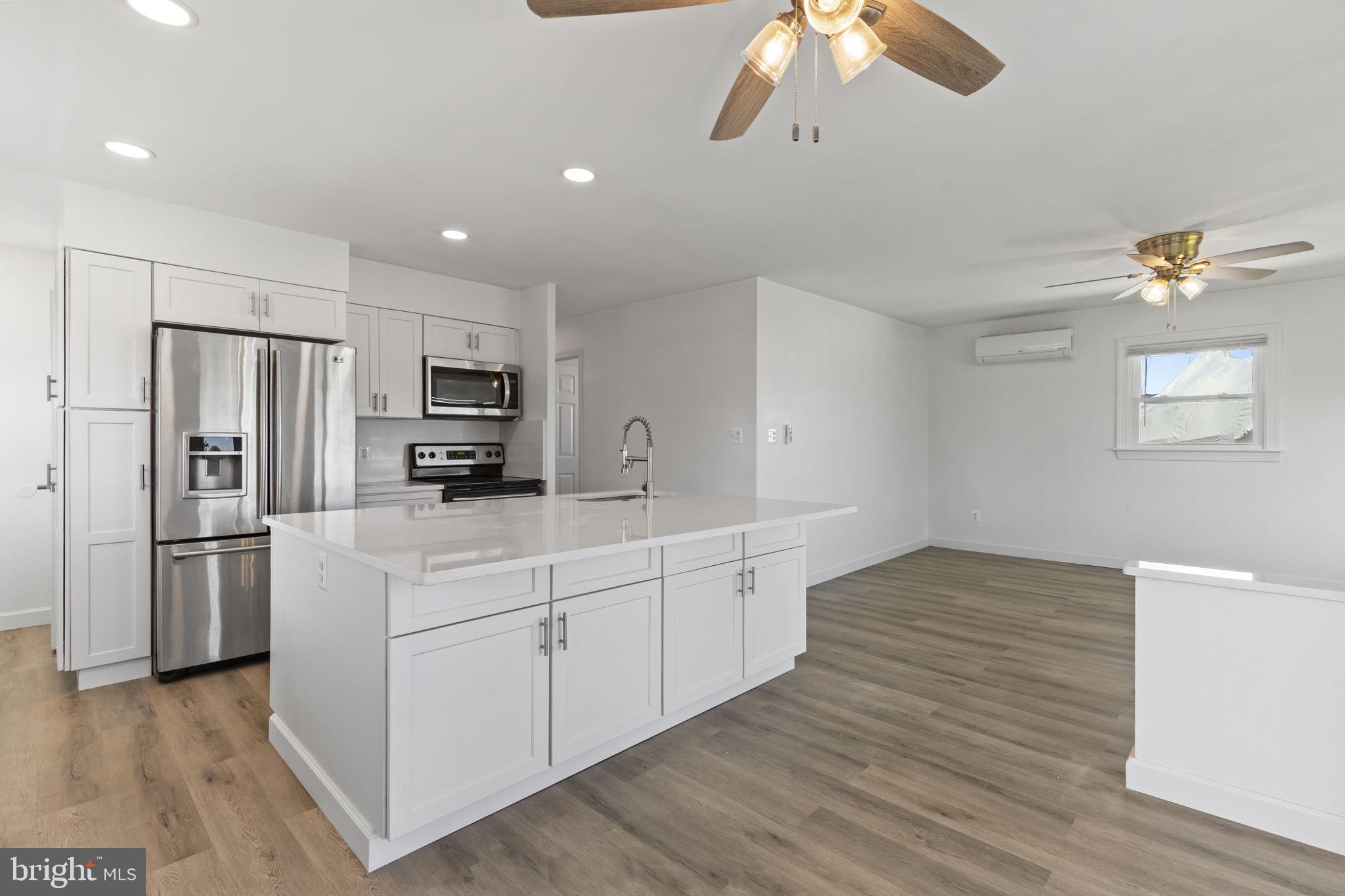 7212 Bay Front Road Baltimore, MD 21219 - Photo 10 of 37