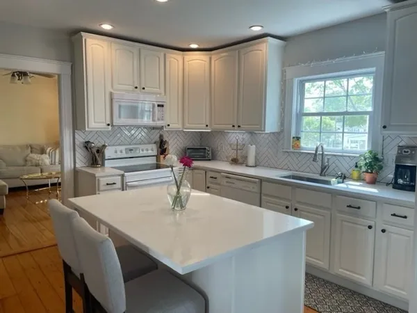 $3,200 | 65 South Street, Unit 2, Westborough, MA 01581