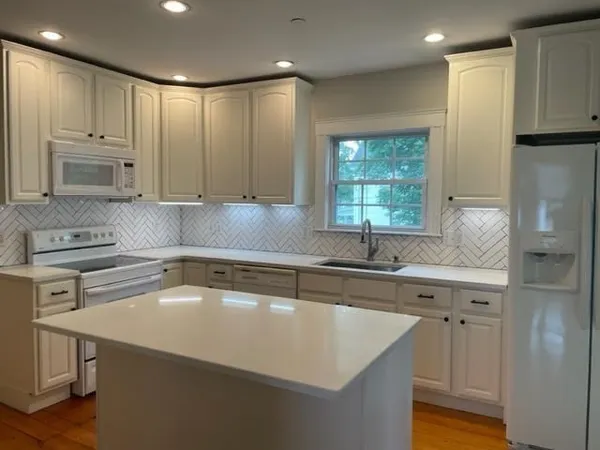 $3,200 | 65 South Street, Unit 2, Westborough, MA 01581