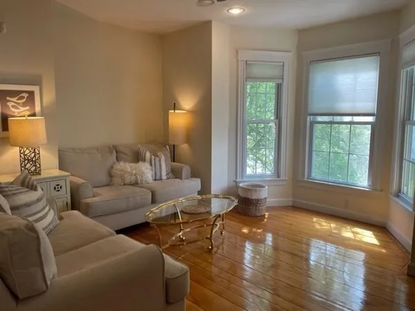 $3,200 | 65 South Street, Unit 2, Westborough, MA 01581