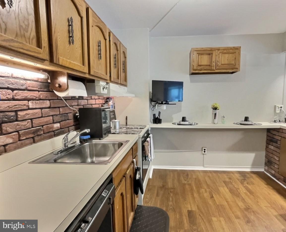 Kitchen with Breakfast Bar