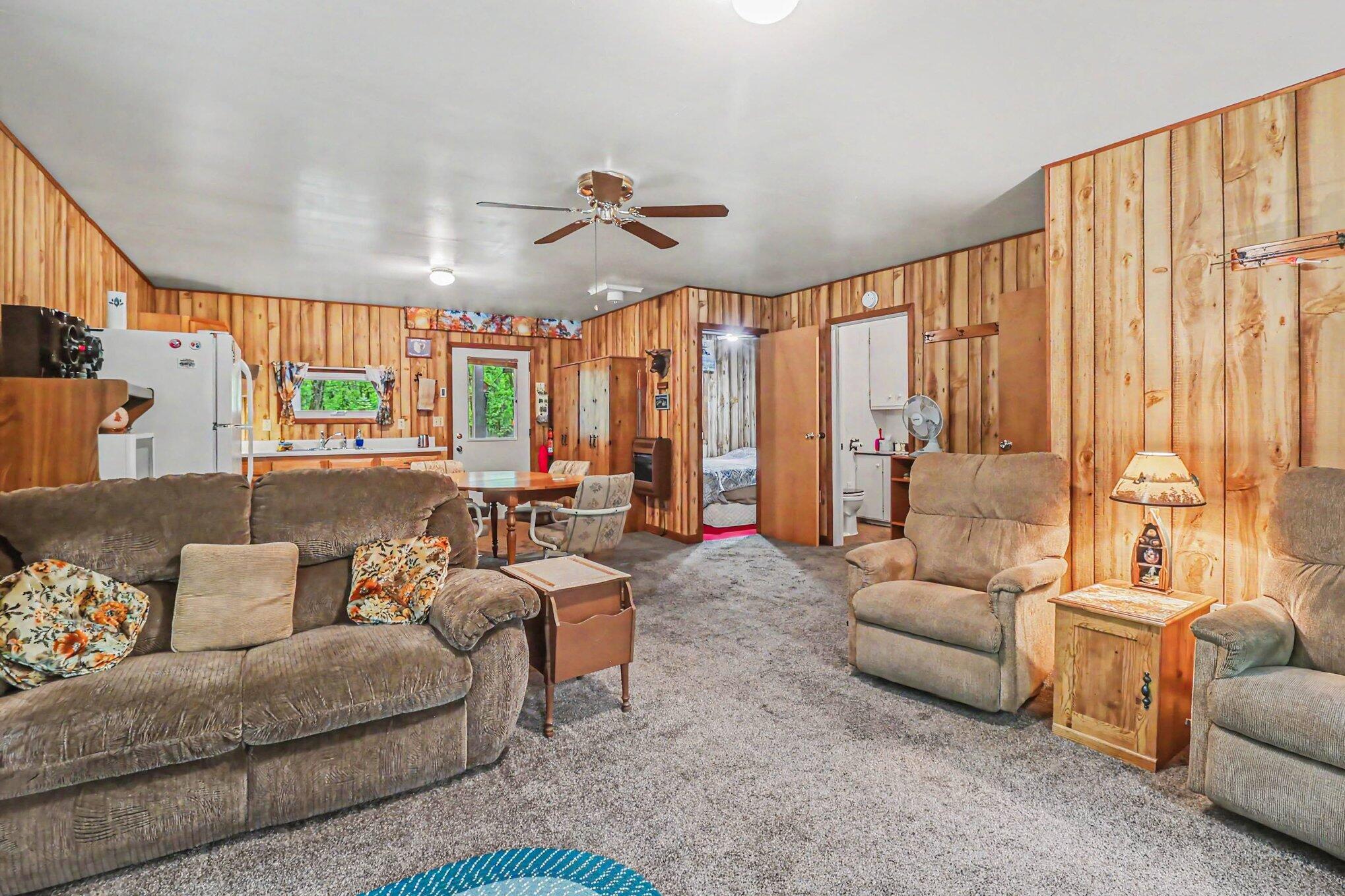 4616 Chalker Road Wellston, MI 49689 - Photo 8 of 23 Living Room