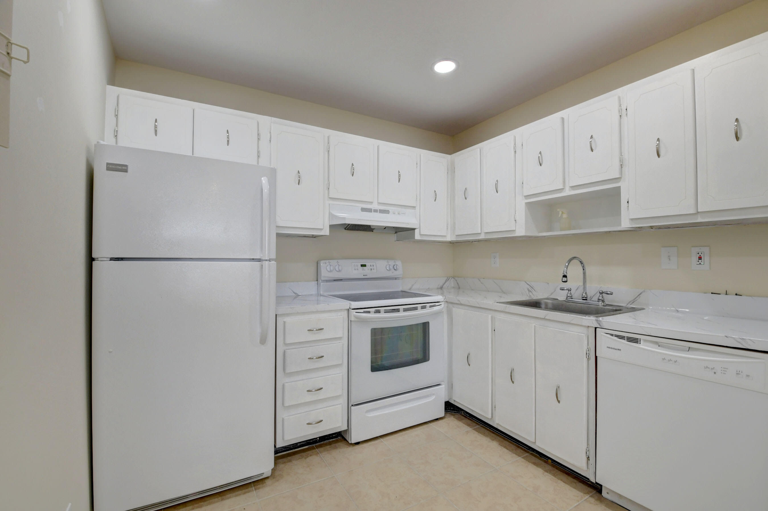 330 Capri G Delray Beach, FL 33484 - Photo 11 of 54 DSC_8724_5_6_7_8
