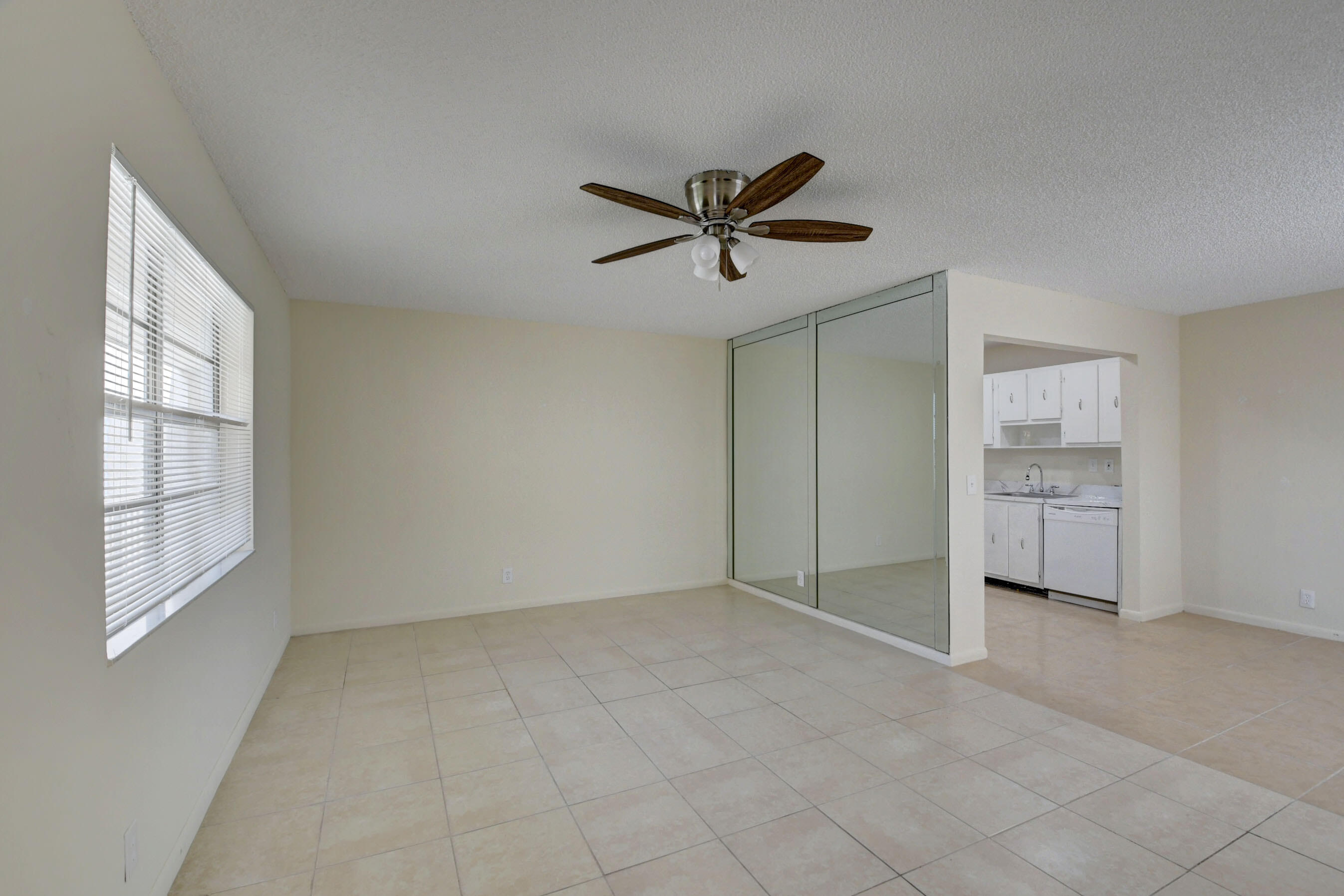 330 Capri G Delray Beach, FL 33484 - Photo 5 of 54 DSC_8694_5_6_7_8