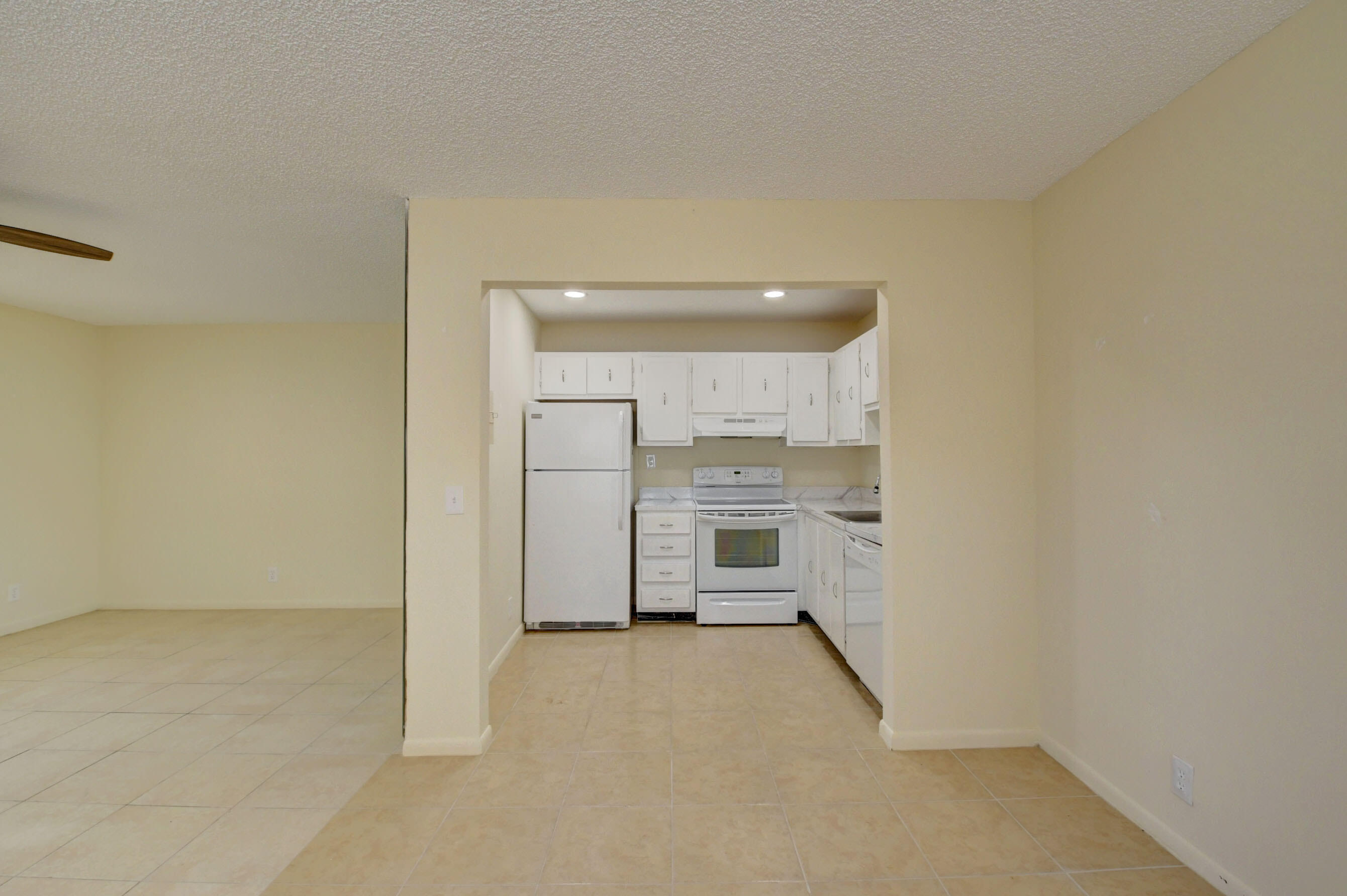 330 Capri G Delray Beach, FL 33484 - Photo 9 of 54 DSC_8714_5_6_7_8