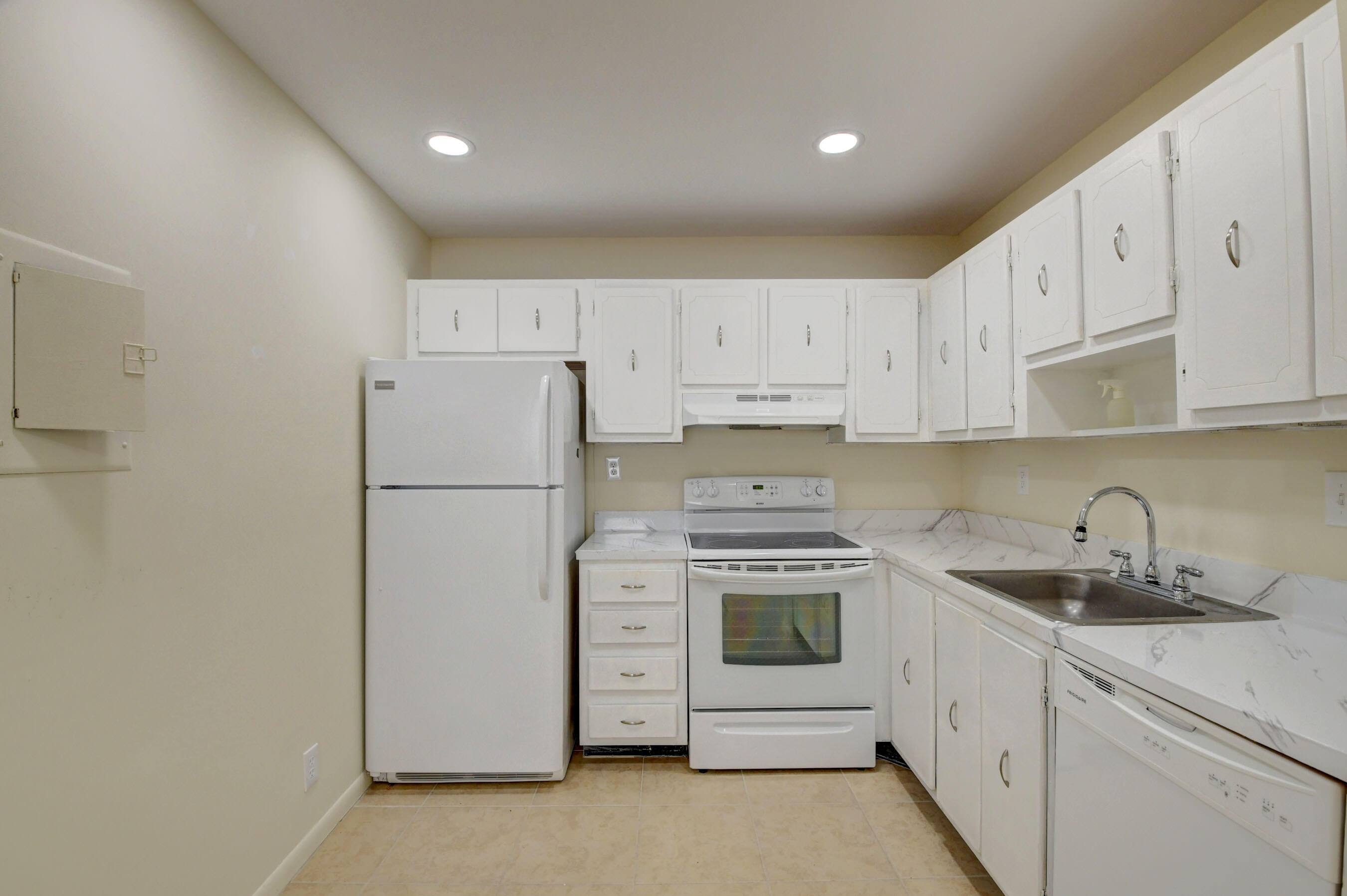 330 Capri G Delray Beach, FL 33484 - Photo 10 of 54 DSC_8719_20_21_22_23