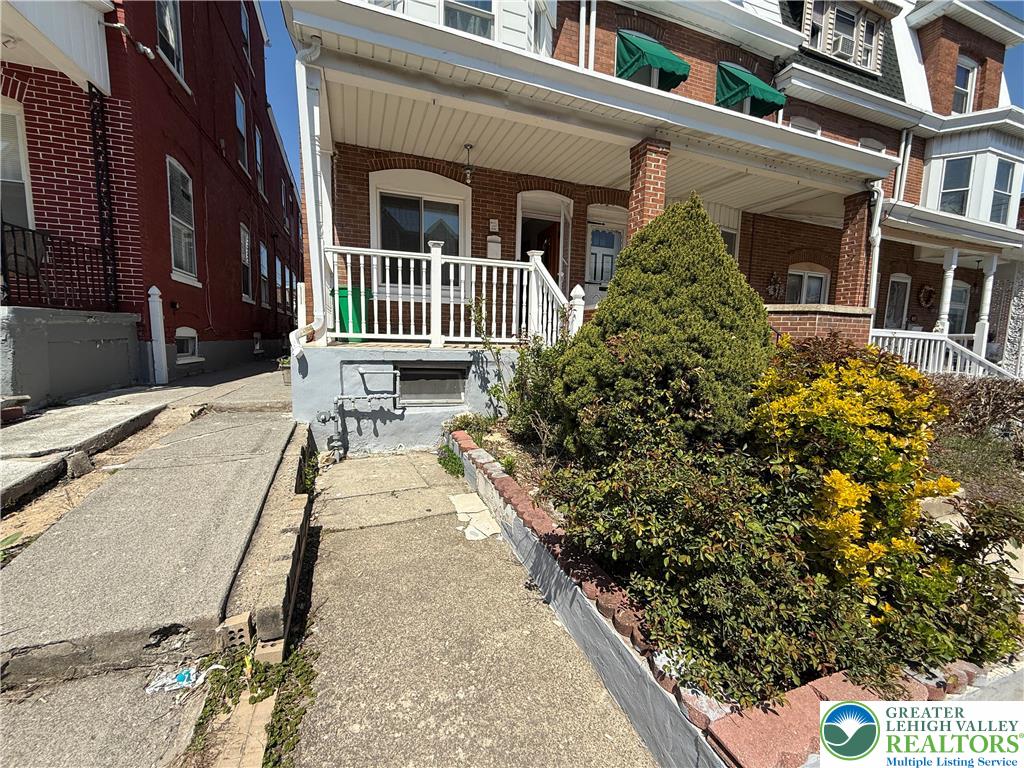 445 Washington Street Allentown, PA 18102 - Photo 2 of 27 front view of a house