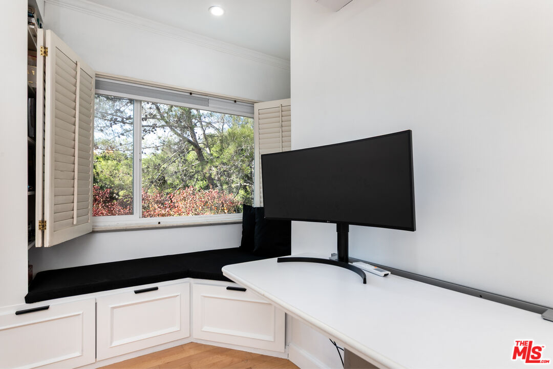 933 17th Street, Unit 14 Santa Monica, CA 90403 - Photo 12 of 29