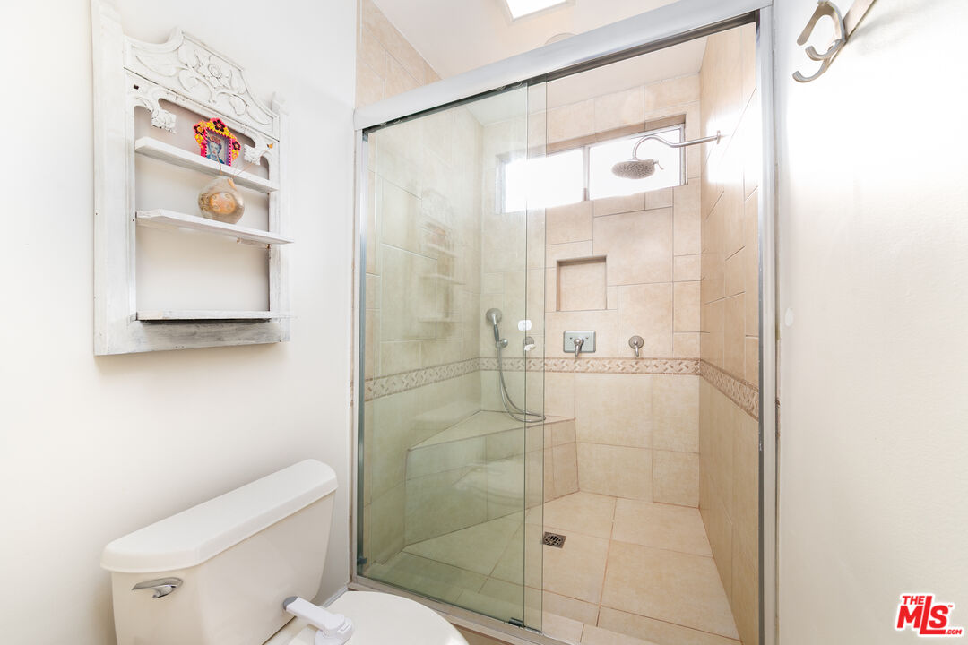 933 17th Street, Unit 14 Santa Monica, CA 90403 - Photo 16 of 29