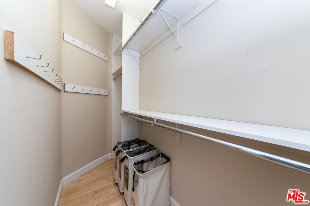 933 17th Street, Unit 14 Santa Monica, CA 90403 - Photo 17 of 29