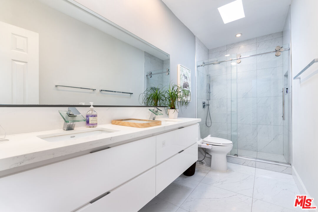 933 17th Street, Unit 14 Santa Monica, CA 90403 - Photo 20 of 29