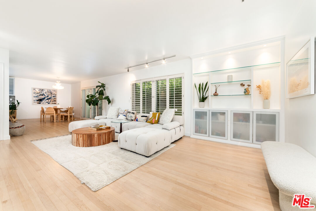 933 17th Street, Unit 14 Santa Monica, CA 90403 - Photo 2 of 29