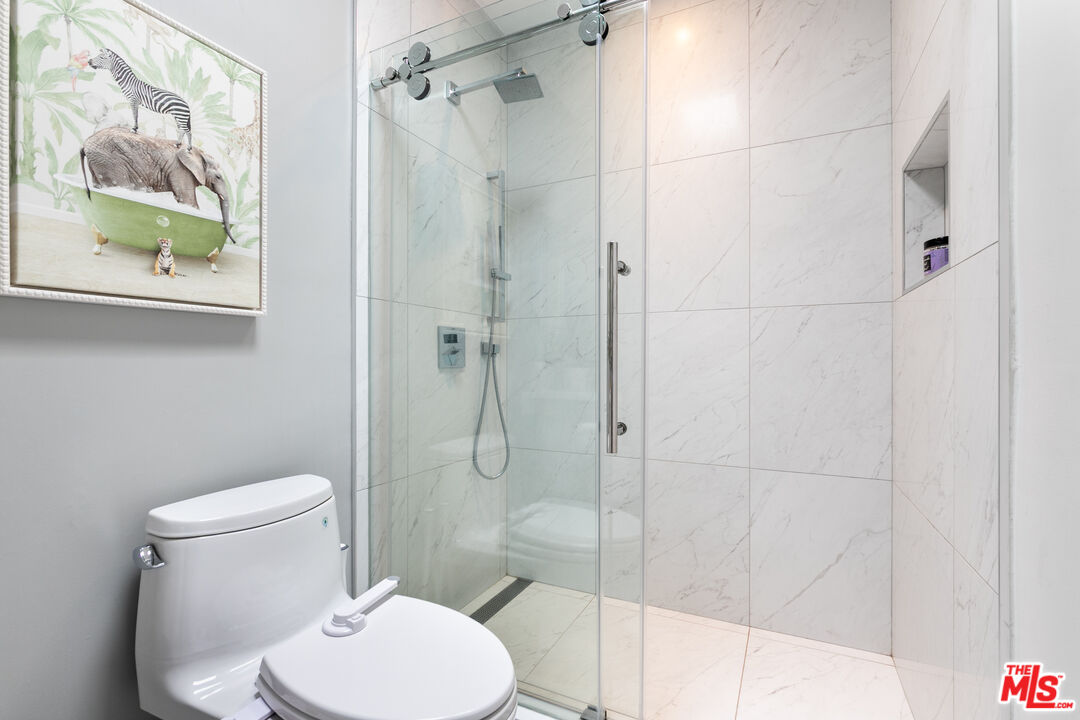 933 17th Street, Unit 14 Santa Monica, CA 90403 - Photo 21 of 29