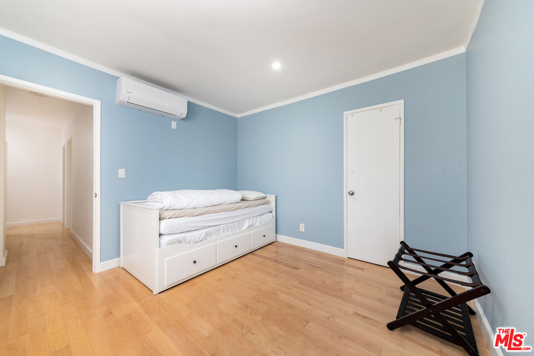 933 17th Street, Unit 14 Santa Monica, CA 90403 - Photo 23 of 29