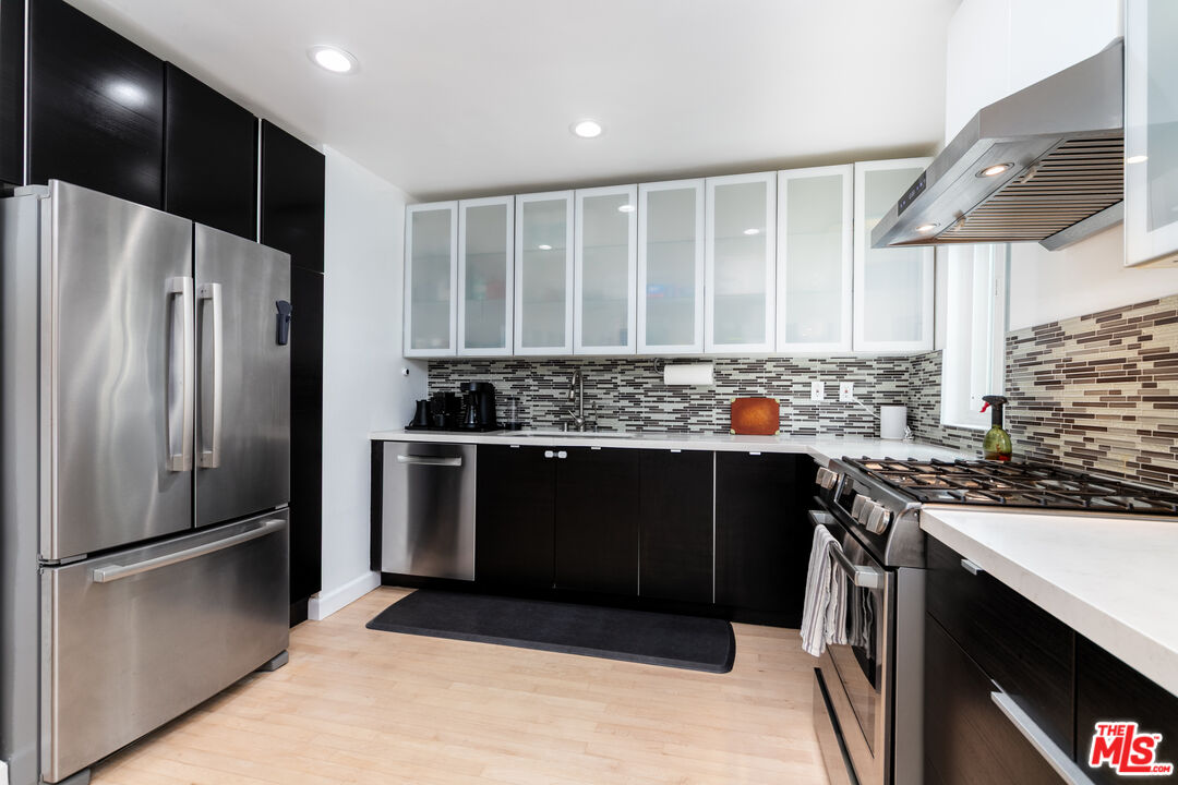 933 17th Street, Unit 14 Santa Monica, CA 90403 - Photo 8 of 29