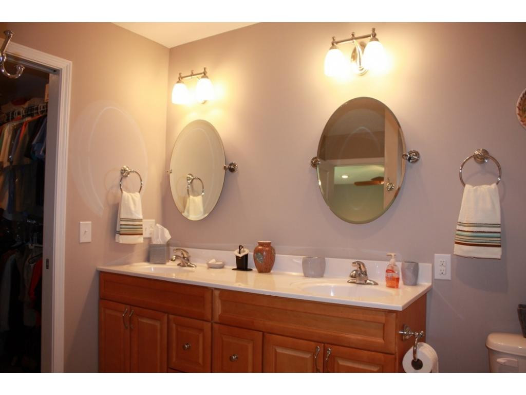 468 Airport Road Elizabethton, TN 37643 - Photo 14 of 27 Master Bath